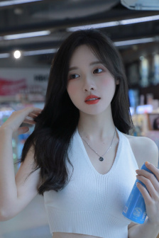 她有钱我有颜