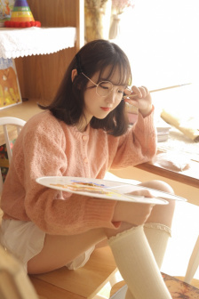 微风轻抚黄裙