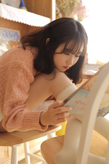 书中的一朵白莲花